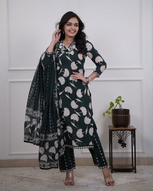 Women's Dark Green Floral Kurta Set with Aari Work