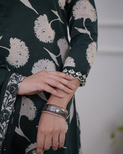 Women's Dark Green Floral Kurta Set with Aari Work