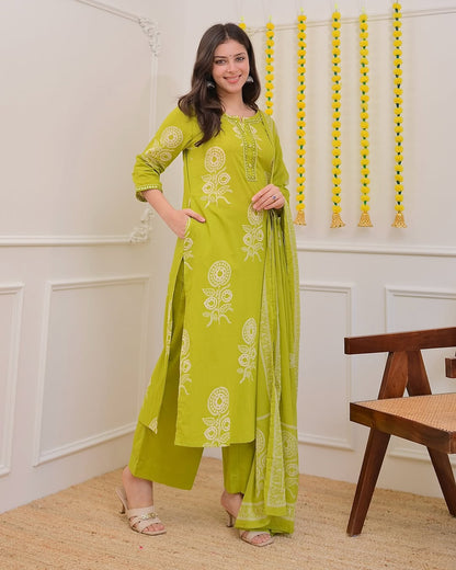Women's Discharge Print Cotton Kurta Set with Mulmul Dupatta