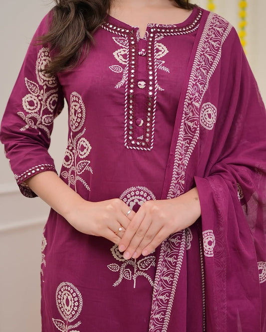 Women's Discharge Print Cotton Kurta Set with Mulmul Dupatta