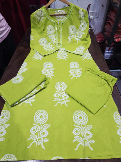 Women's Discharge Print Cotton Kurta Set with Mulmul Dupatta