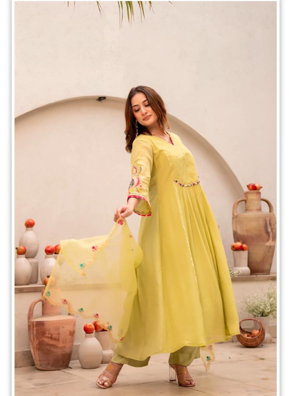 Women's Exquisite Embroidered Cotton Kurta Set with Chanderi Dupatta