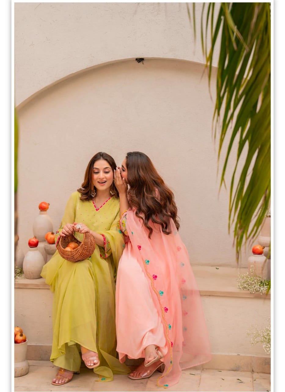 Women's Exquisite Embroidered Cotton Kurta Set with Chanderi Dupatta