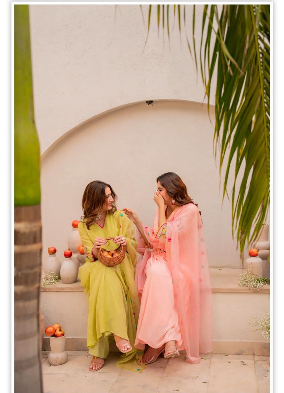 Women's Exquisite Embroidered Cotton Kurta Set with Chanderi Dupatta