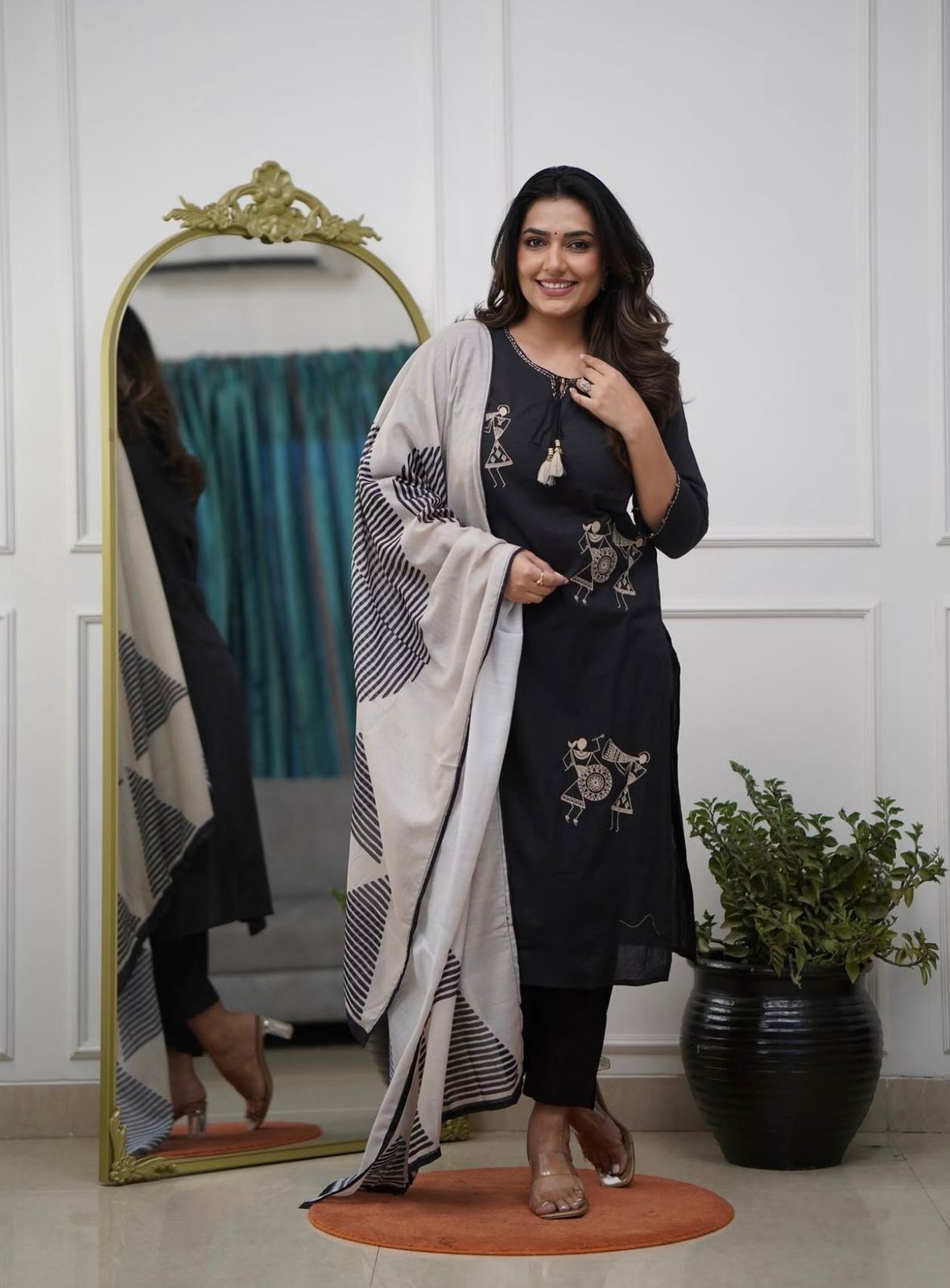 Women's Warli Art Embroidered Cotton Kurta Set