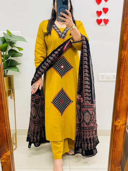 Women's Festive Mirror Patch Kurti Set